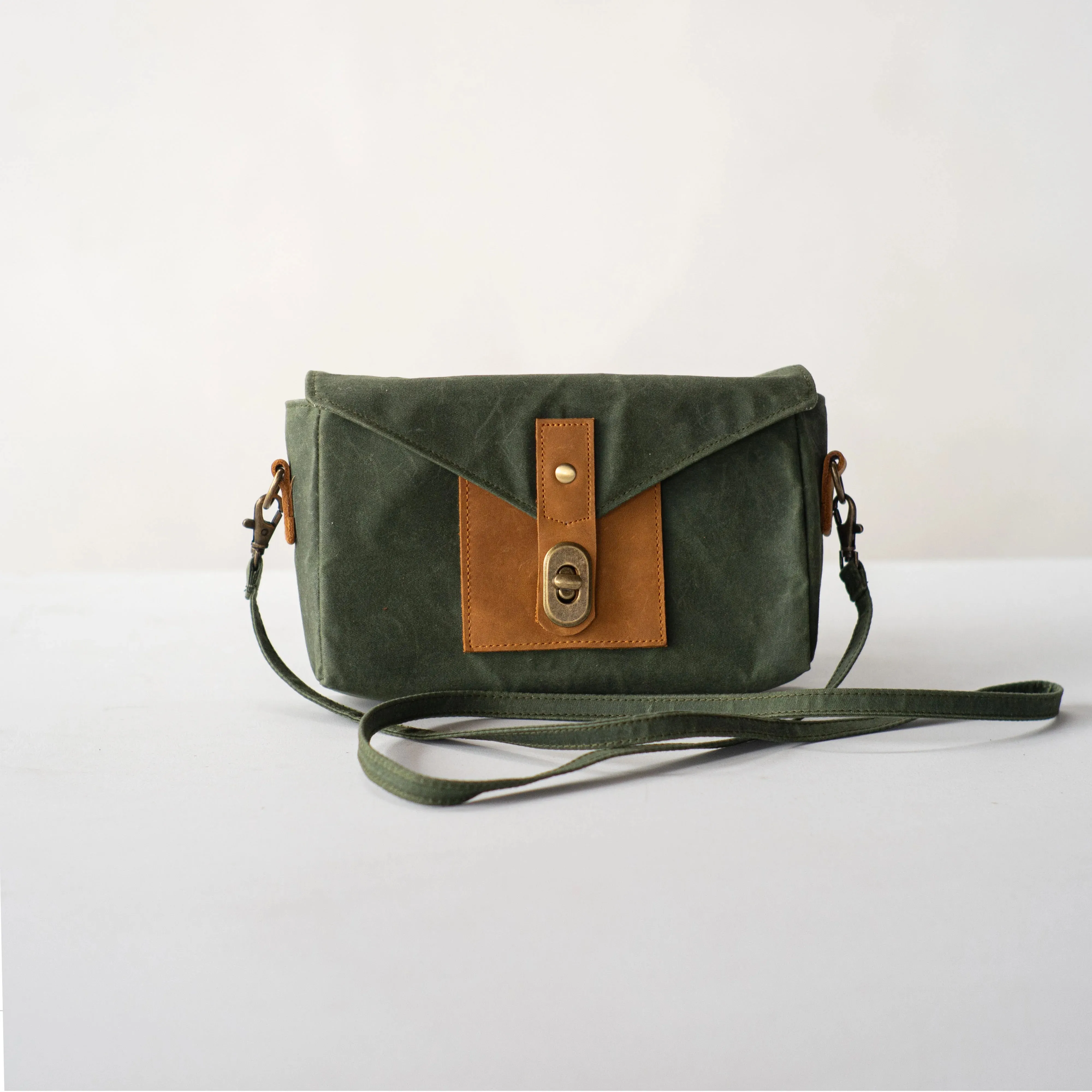 Gouache Alex Waxed Canvas Mini Carrier Bag