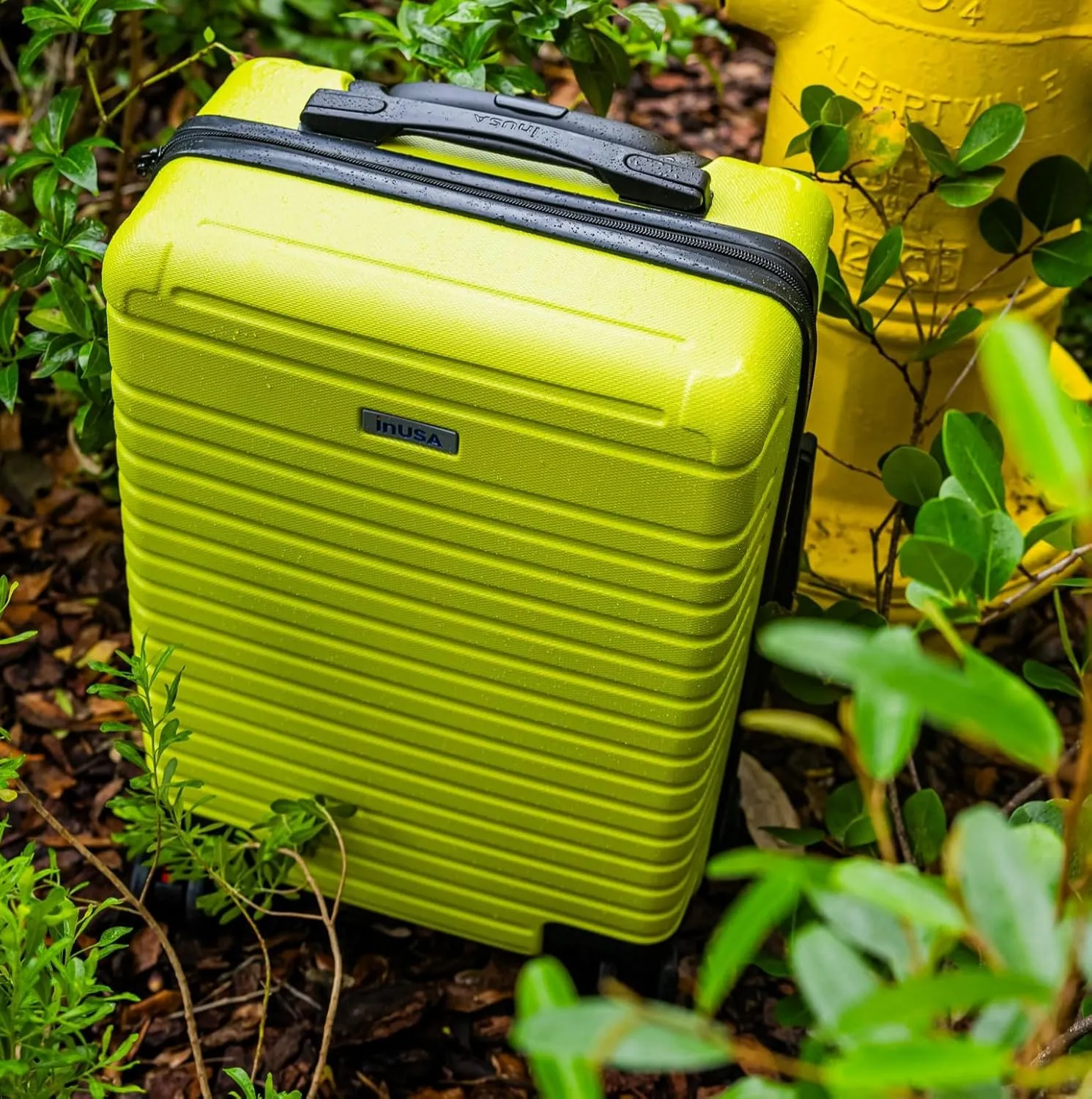 InUSA DEEP Luggage with GEL Handle | Spacious Traveling Suitcases, Travel Suitcase with Dual Spinner Wheels and Studs | 20 Inch Carry On Hardside Luggage | Green
