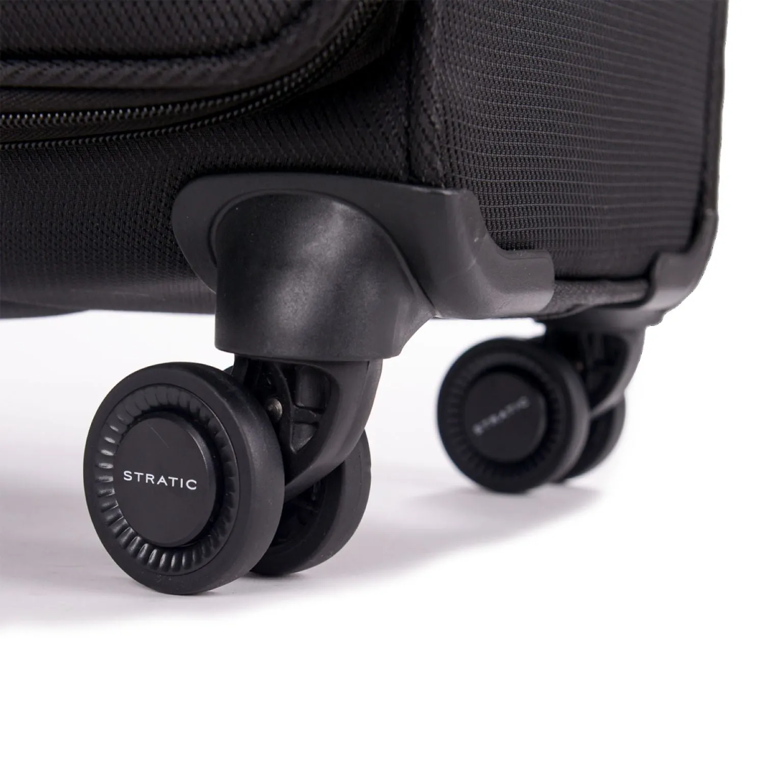 Stratic Light   Suitcase M With Front Access Opening